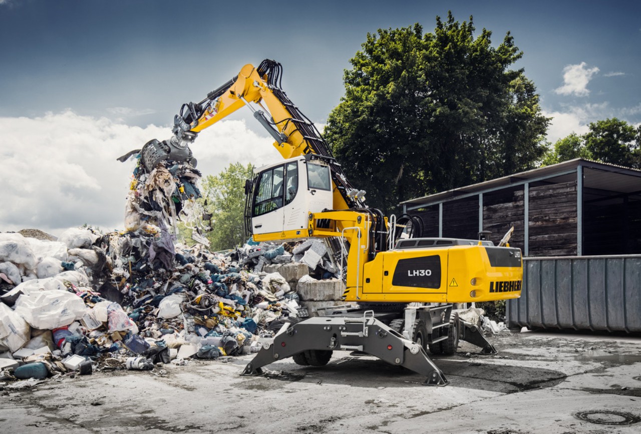 Memahami Fungsi dan Aplikasi Material Handling di Indonesia Bersama Multicrane Perkasa